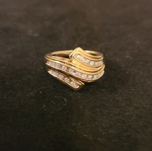 EUC  Diamond Ring Size 7